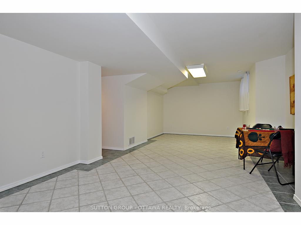 Photo 19 of 65 Whitestone Drive, Ottawa, Central Park — HOMEH
