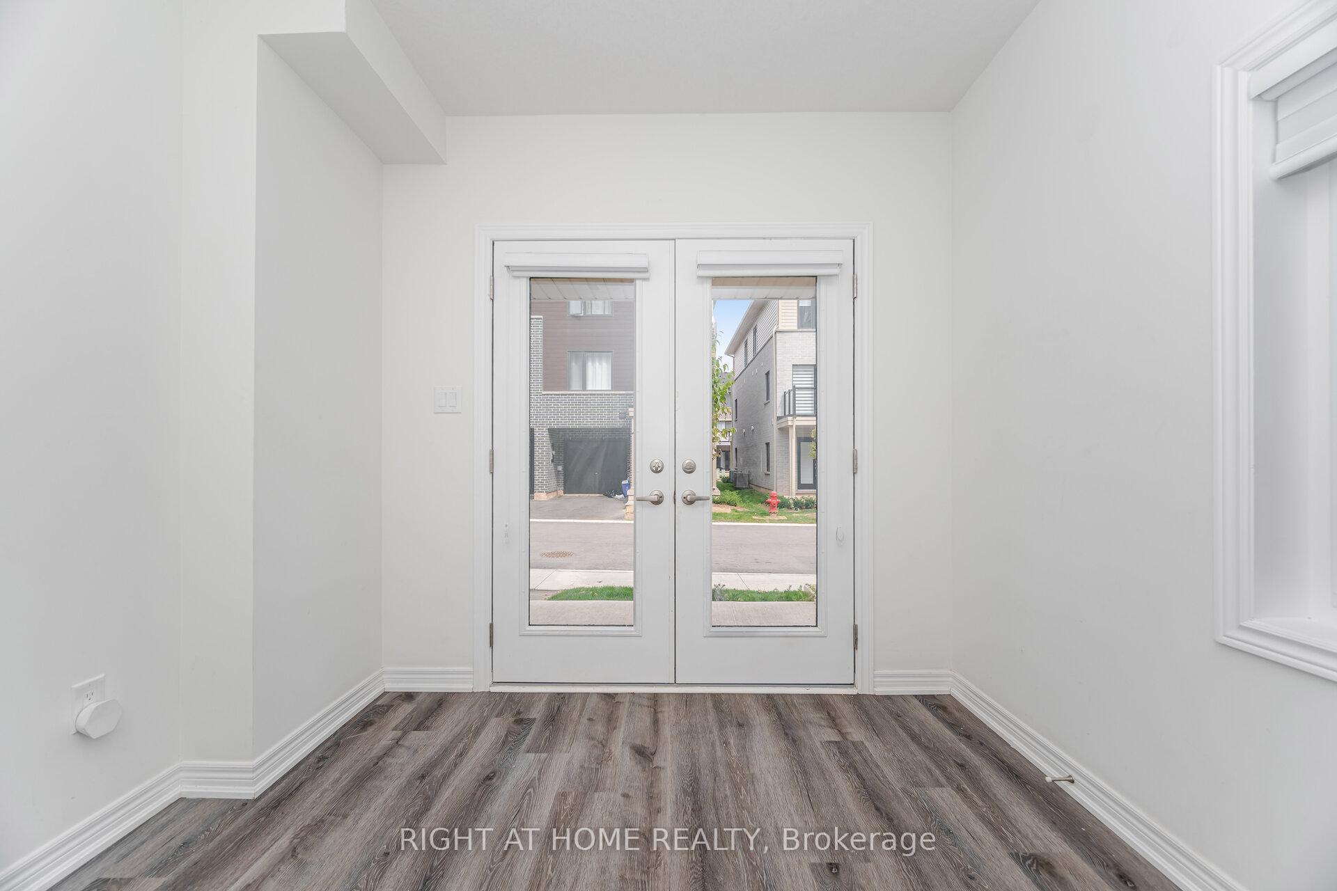 Photo 8 of 14 Dryden Lane, Hamilton, McQuesten — HOMEH