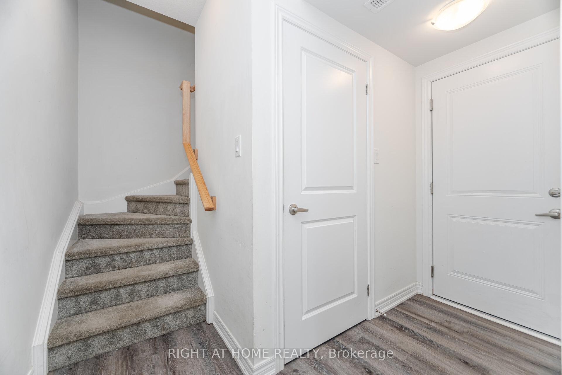 Photo 10 of 14 Dryden Lane, Hamilton, McQuesten — HOMEH