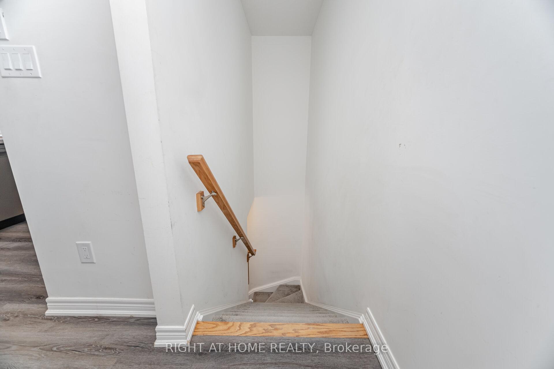 Photo 11 of 14 Dryden Lane, Hamilton, McQuesten — HOMEH