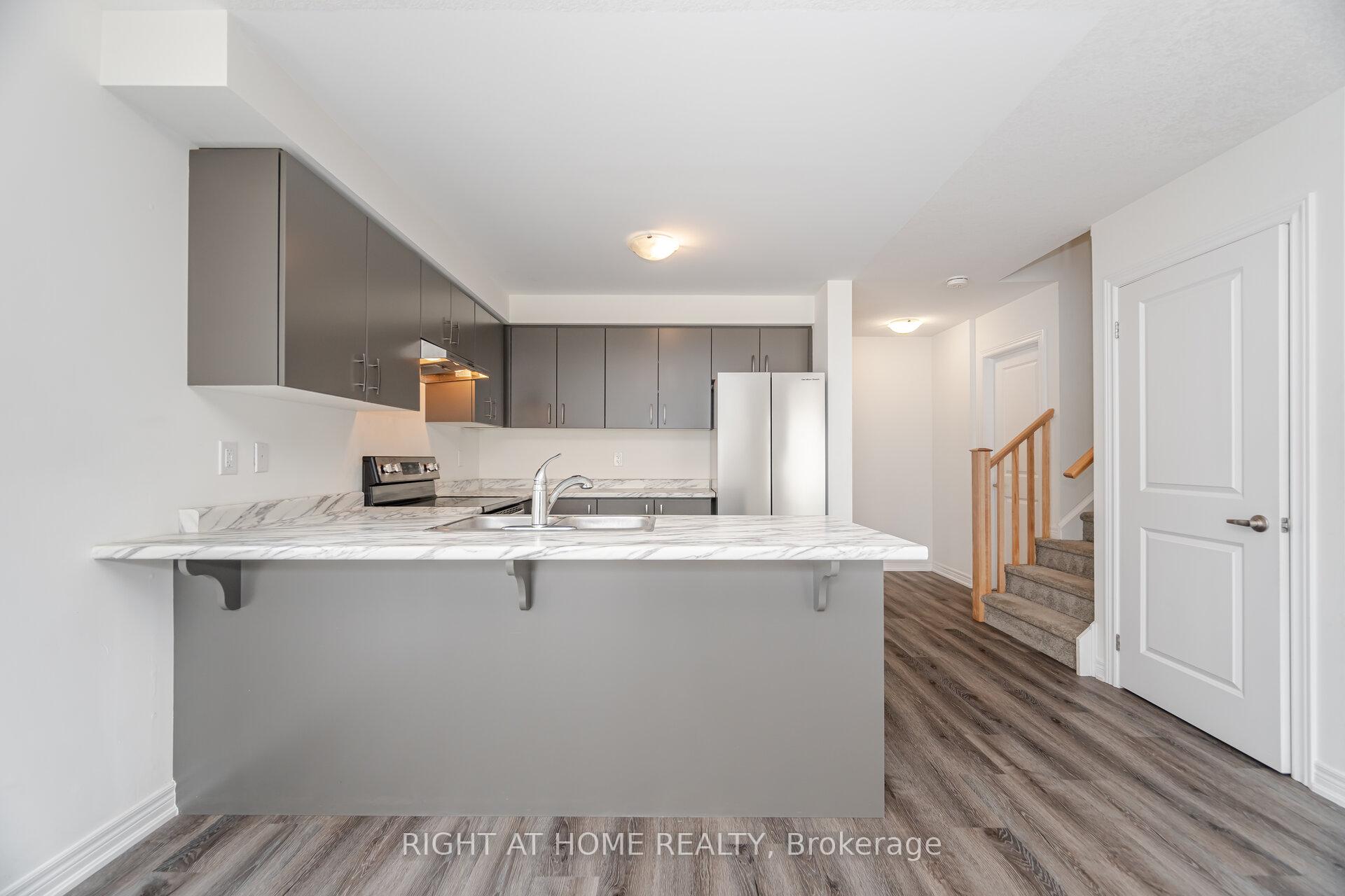 Photo 13 of 14 Dryden Lane, Hamilton, McQuesten — HOMEH