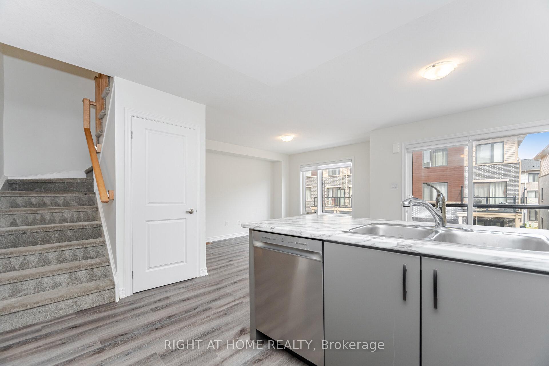 Photo 16 of 14 Dryden Lane, Hamilton, McQuesten — HOMEH