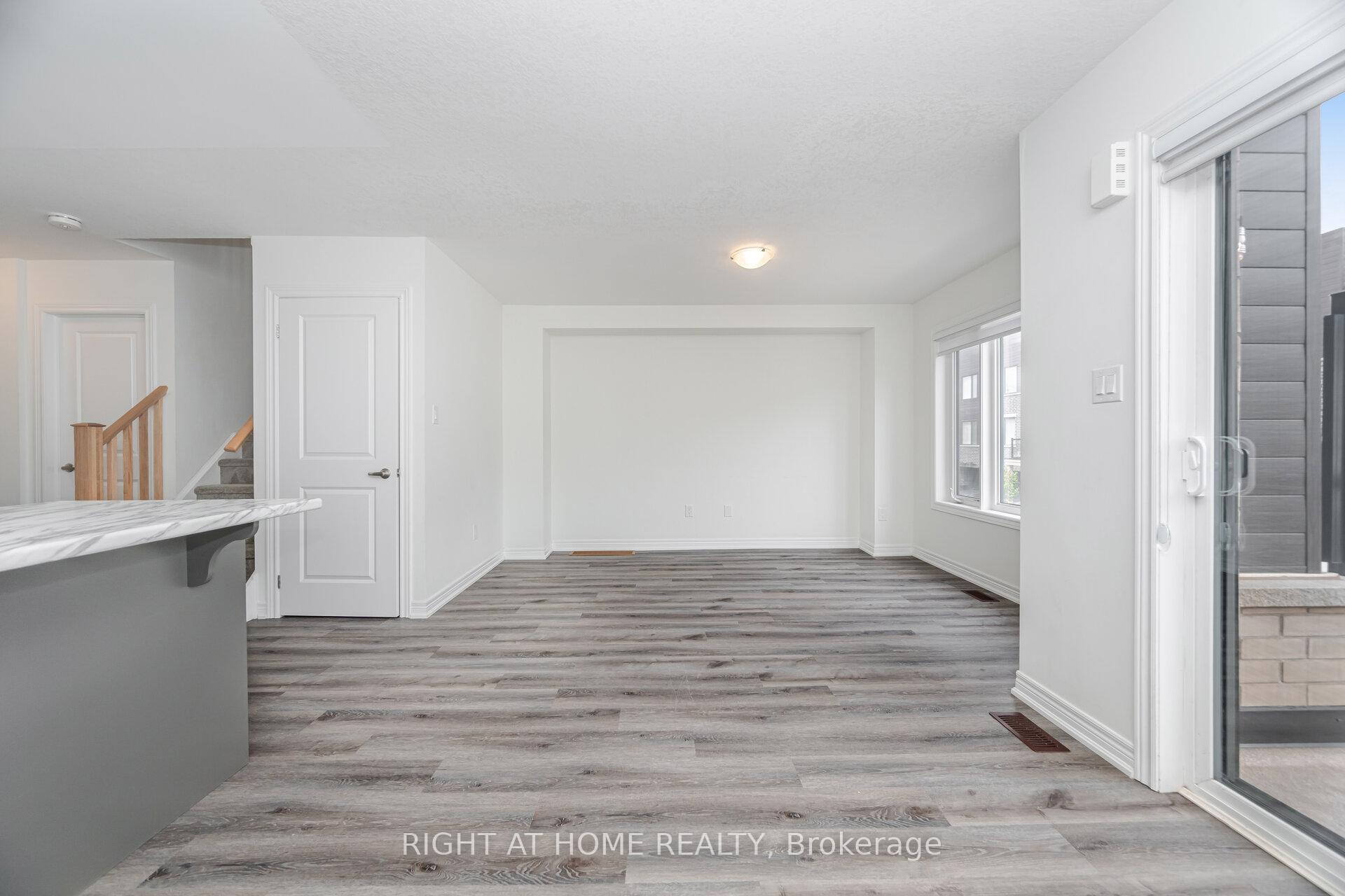 Photo 21 of 14 Dryden Lane, Hamilton, McQuesten — HOMEH
