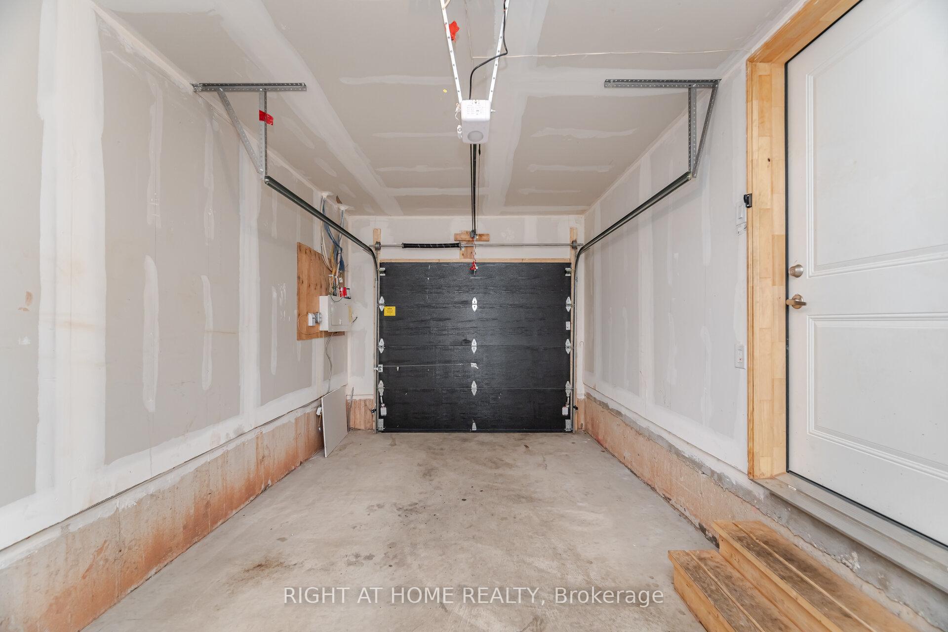 Photo 41 of 14 Dryden Lane, Hamilton, McQuesten — HOMEH