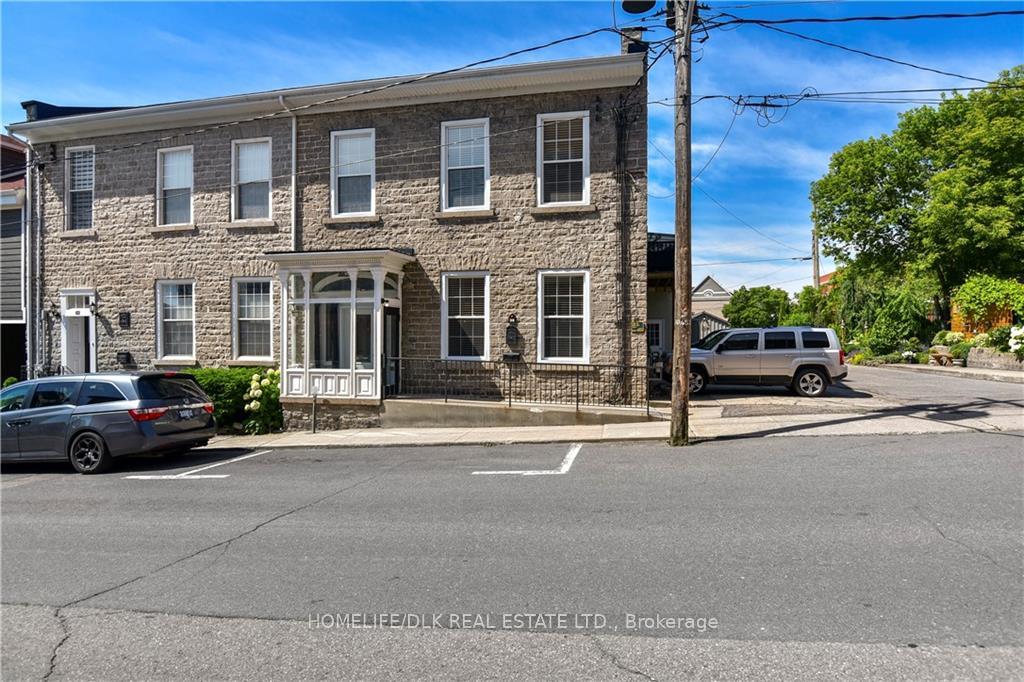 Front of 32 Apple Street