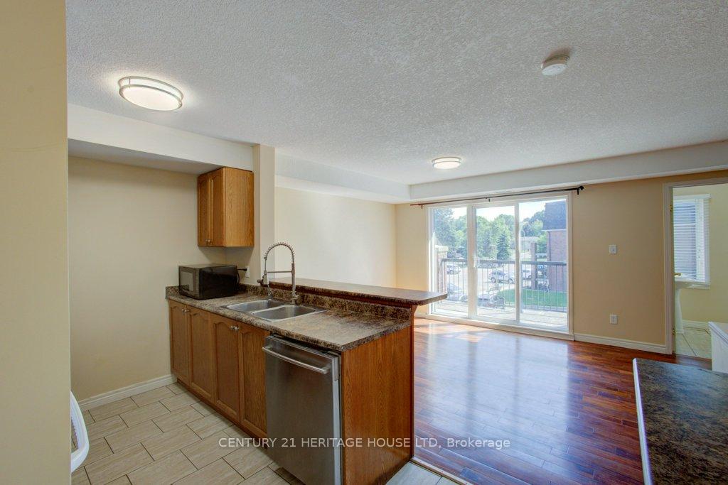 Photo 5 of Unit 10D, 45 Cedar Hill Cresc, Kitchener, Pioneer Park — HOMEH