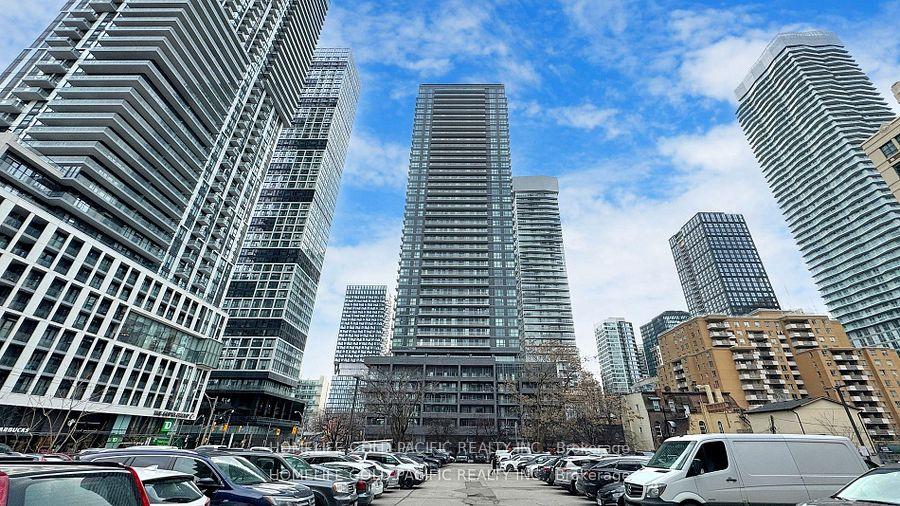 Front of Unit 613, 159 Dundas Street E