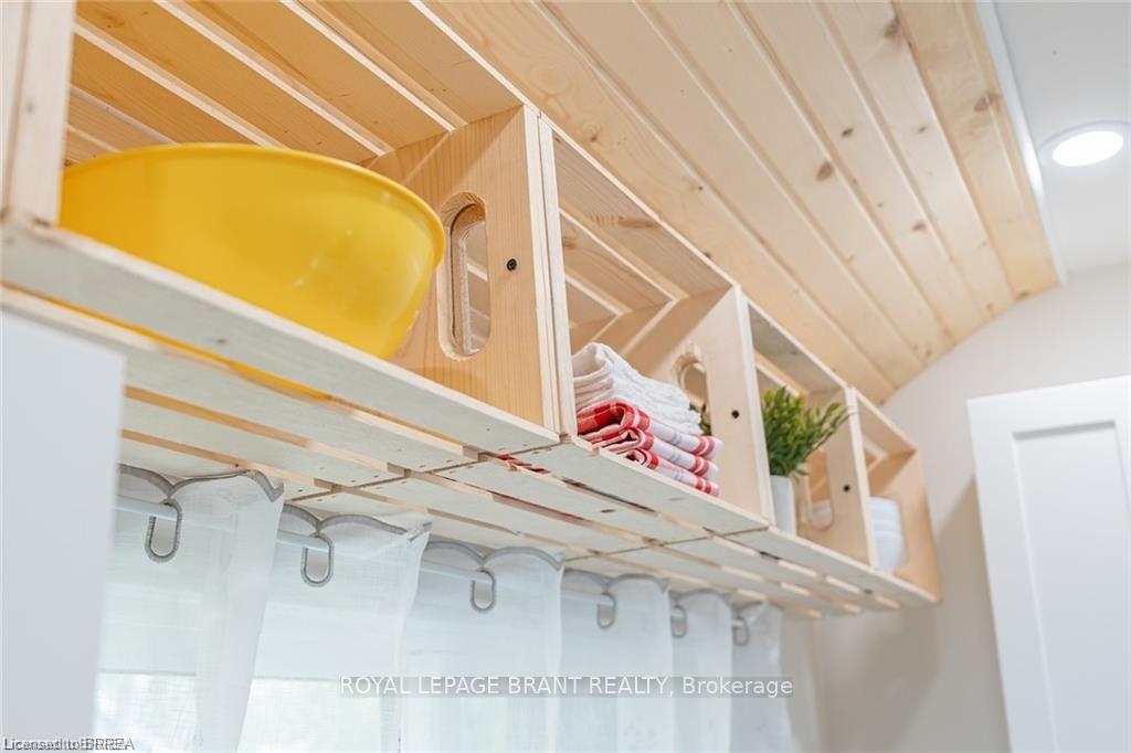 Photo 10 of 9296 Beachwood Road, Collingwood — HOMEH