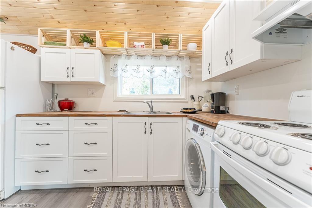 Photo 15 of 9296 Beachwood Road, Collingwood — HOMEH