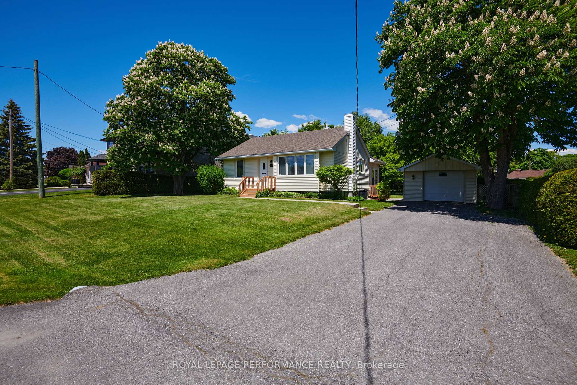 Photo 3 of 1156 Normandy Crescent, Ottawa, Borden Farm/Stewart Farm/Carleton Heights/Parkwood Hills — HOMEH