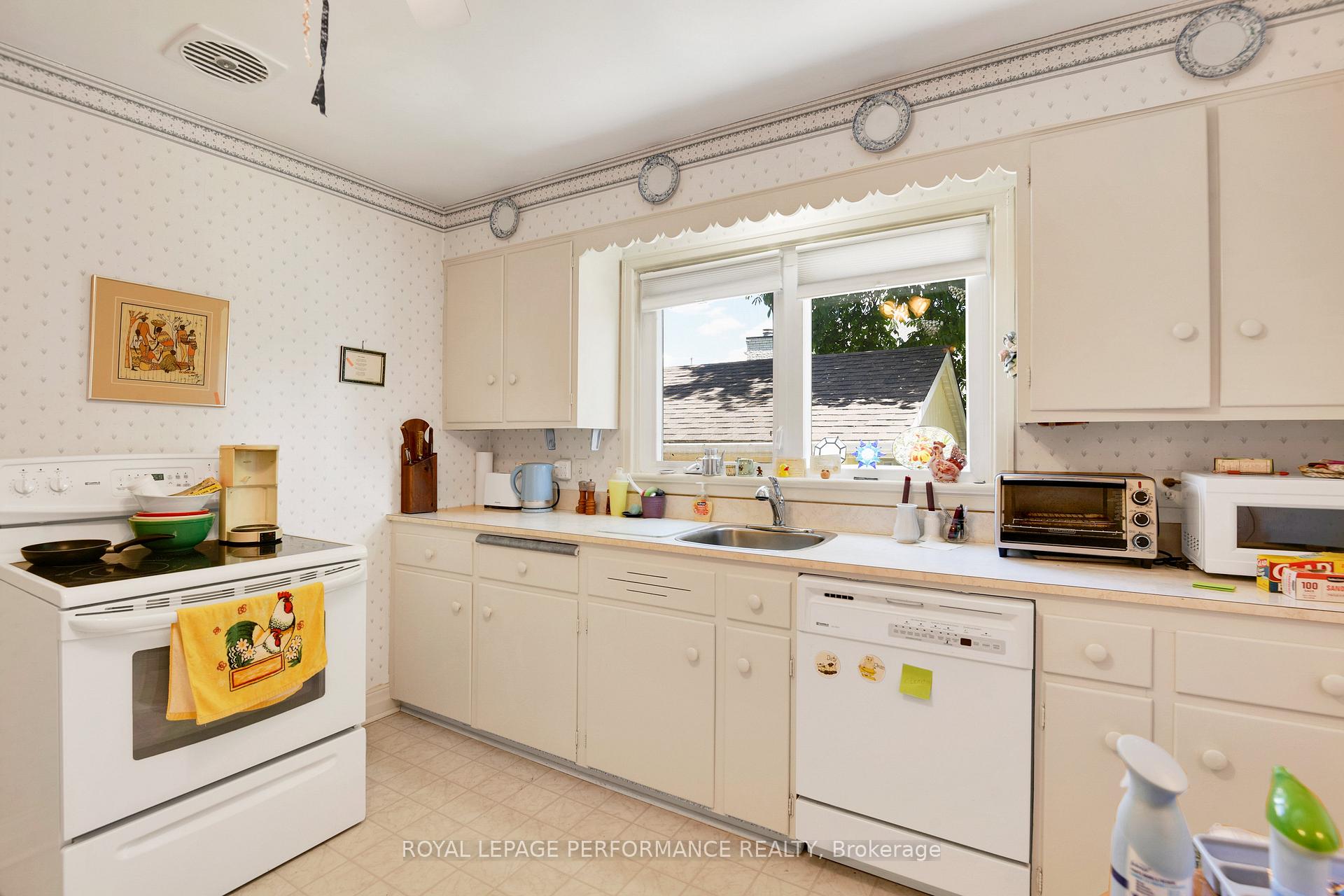 Photo 7 of 1156 Normandy Crescent, Ottawa, Borden Farm/Stewart Farm/Carleton Heights/Parkwood Hills — HOMEH