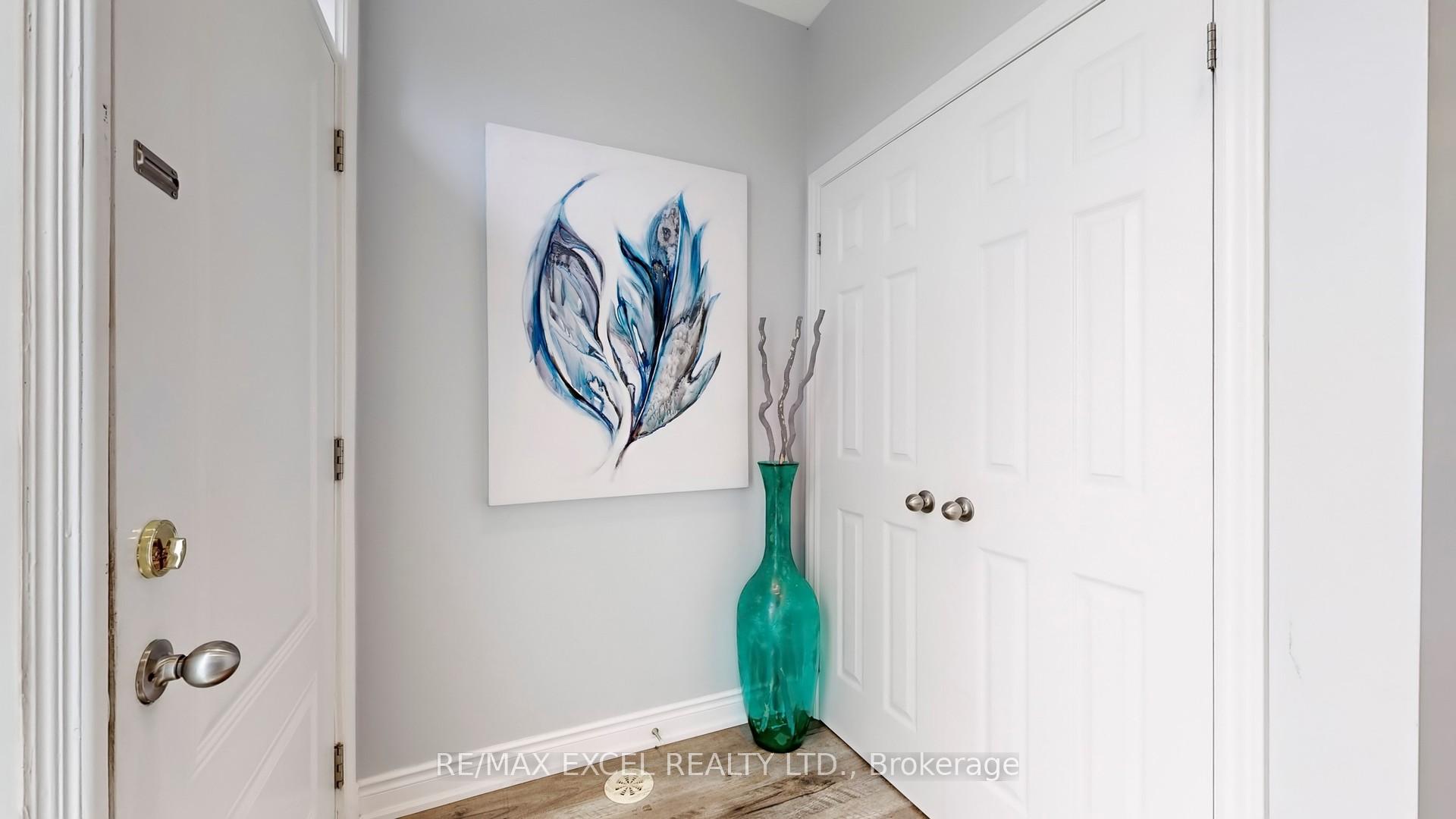 Photo 4 of 76 Unity Gardens Drive, Markham, Village Green-South Unionville — HOMEH