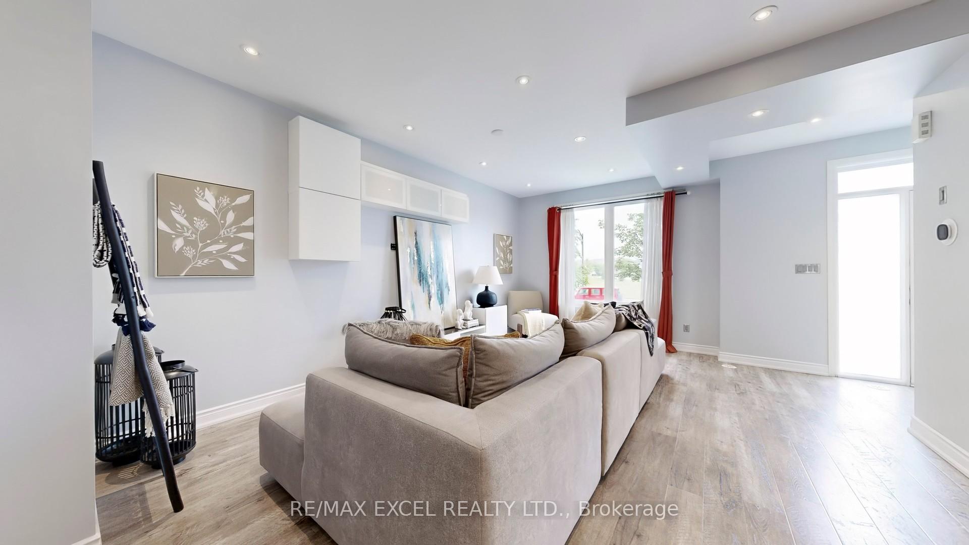 Photo 5 of 76 Unity Gardens Drive, Markham, Village Green-South Unionville — HOMEH