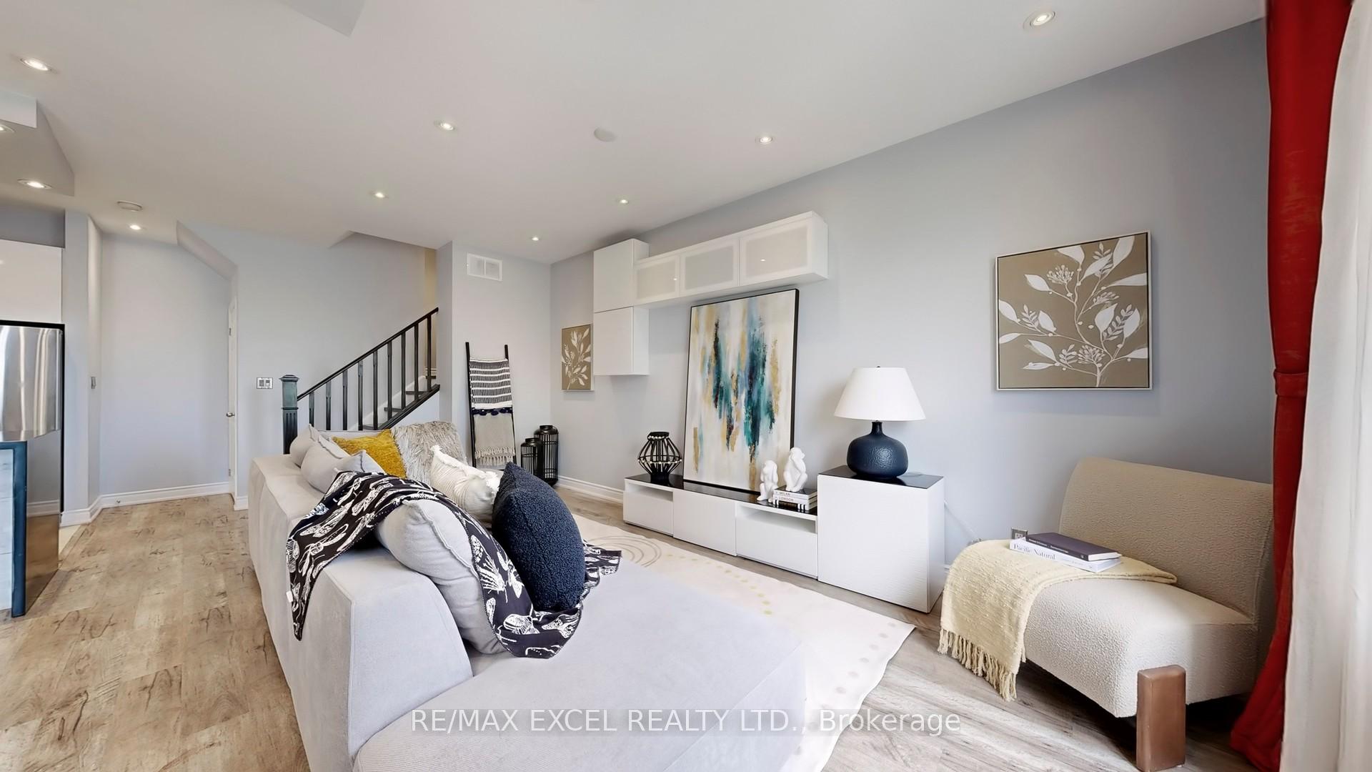 Photo 8 of 76 Unity Gardens Drive, Markham, Village Green-South Unionville — HOMEH