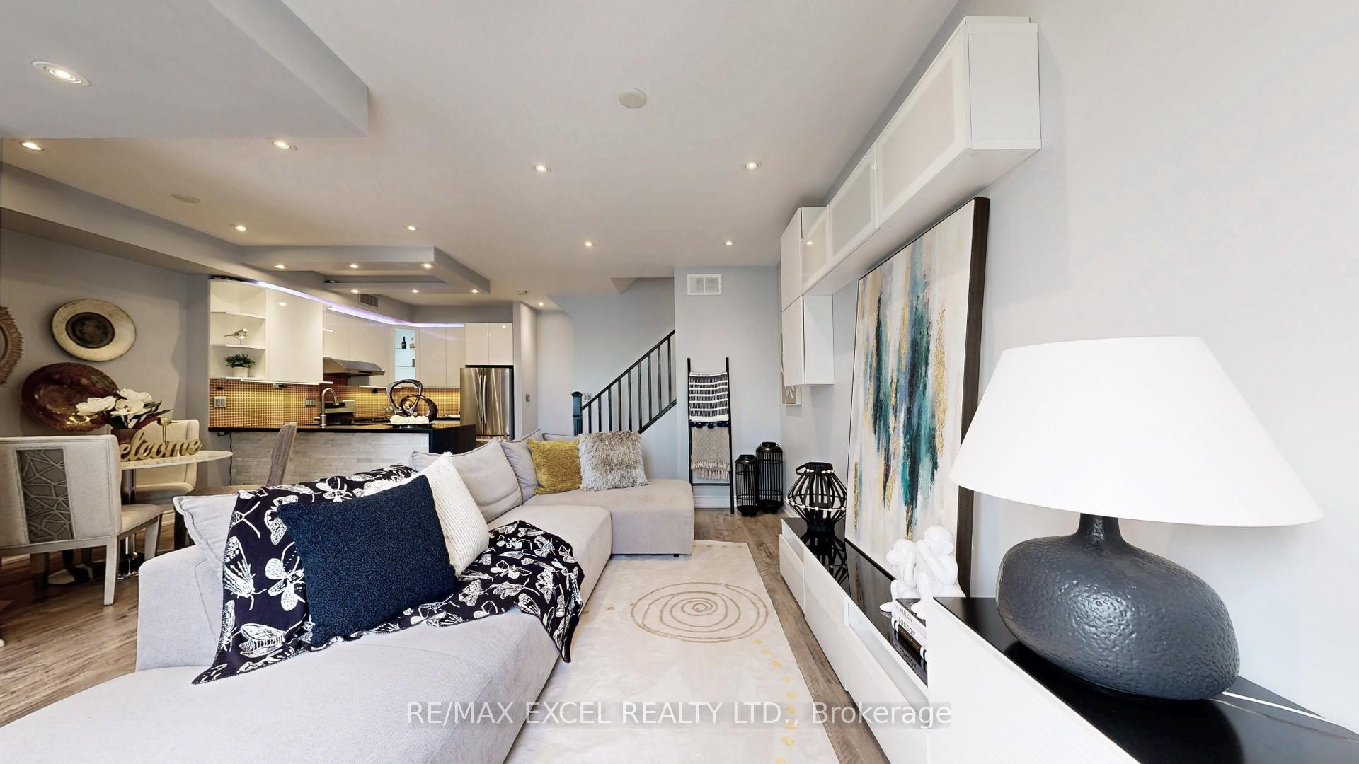 Photo 9 of 76 Unity Gardens Drive, Markham, Village Green-South Unionville — HOMEH