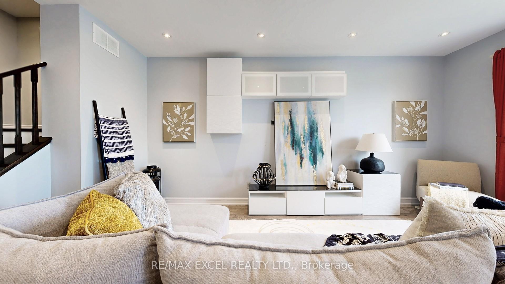 Photo 10 of 76 Unity Gardens Drive, Markham, Village Green-South Unionville — HOMEH