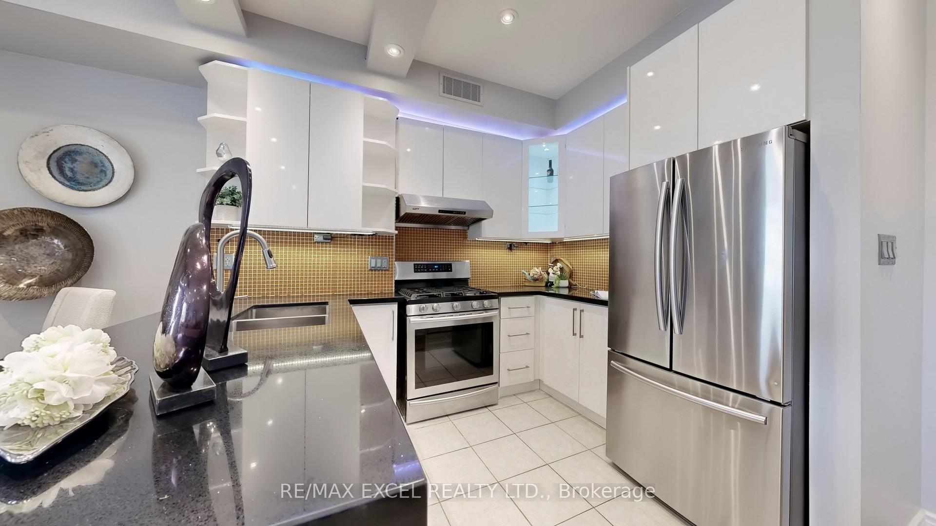Photo 13 of 76 Unity Gardens Drive, Markham, Village Green-South Unionville — HOMEH