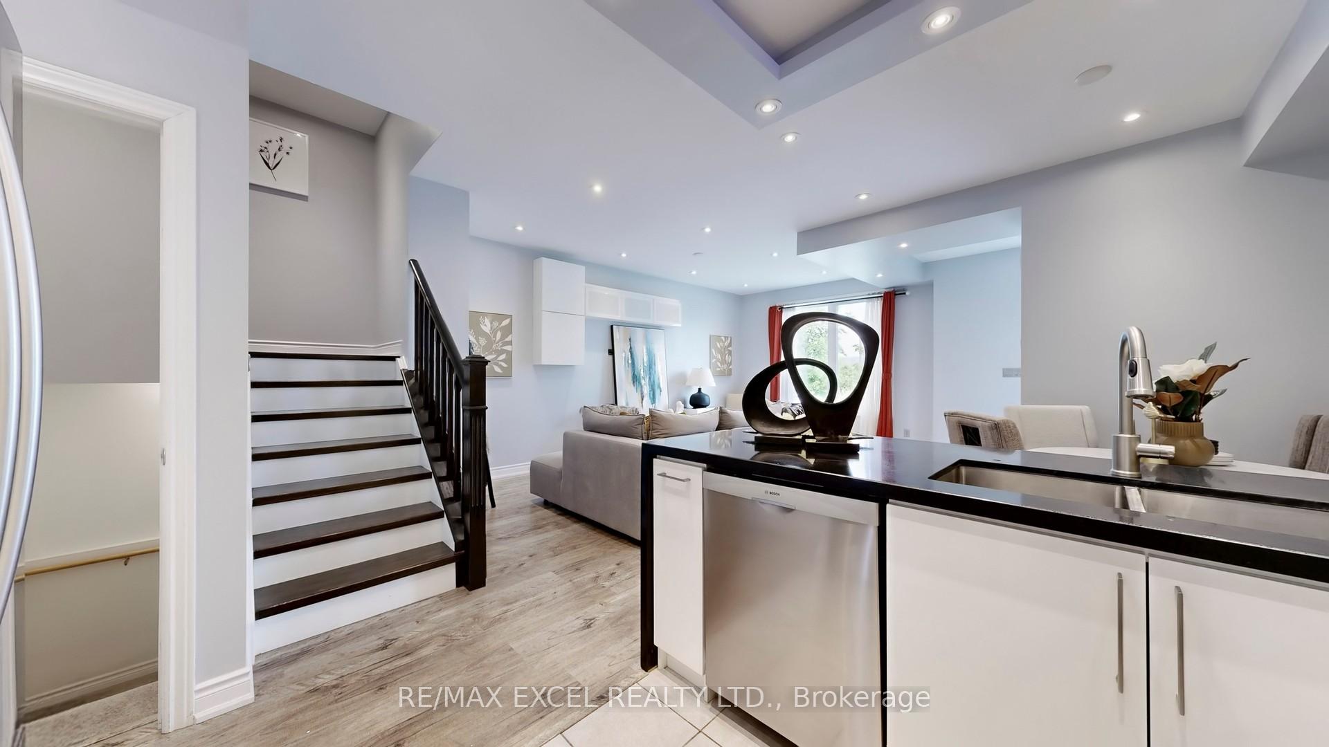 Photo 16 of 76 Unity Gardens Drive, Markham, Village Green-South Unionville — HOMEH