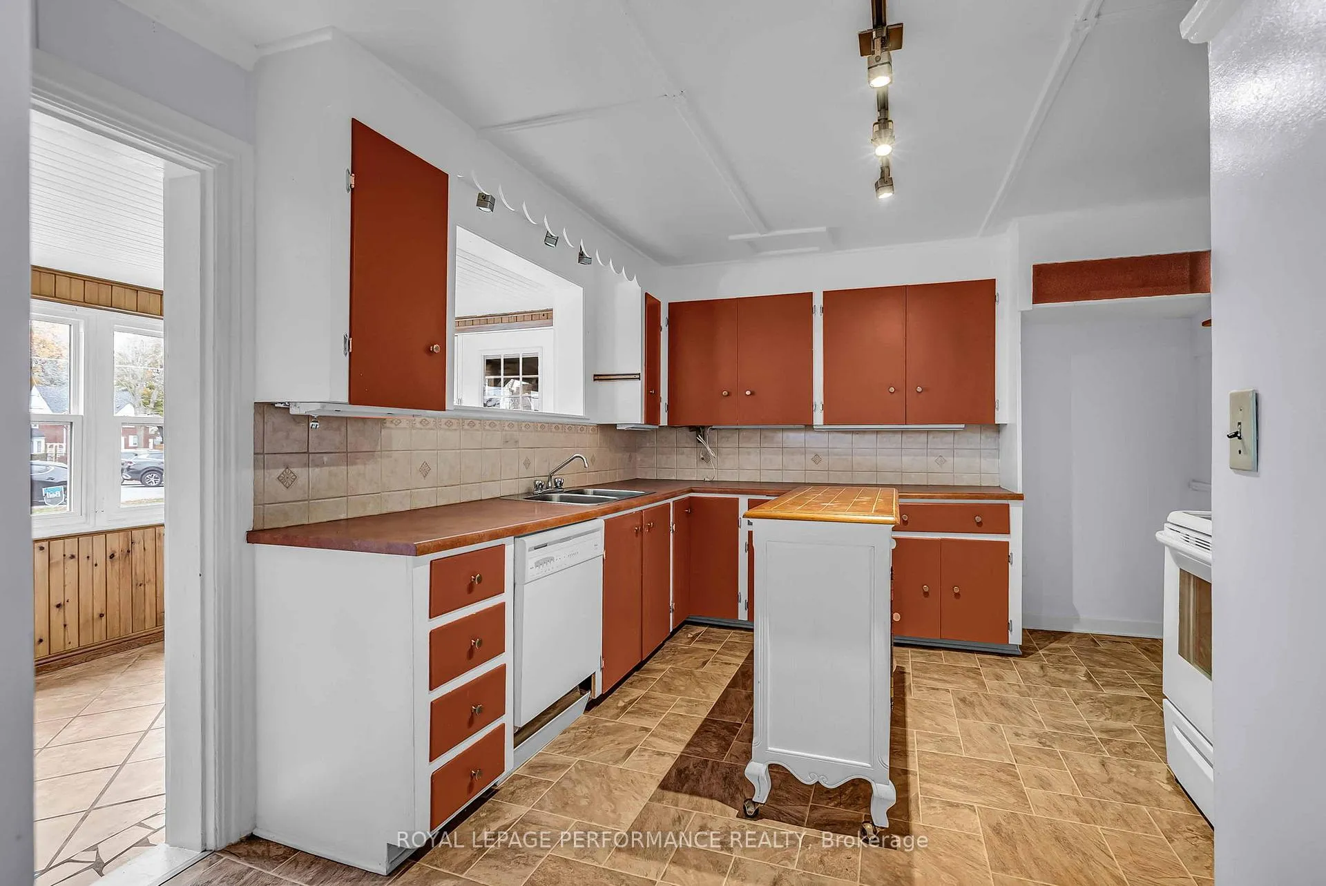 Photo 28 of 115 Fifth Street E, Cornwall — HOMEH