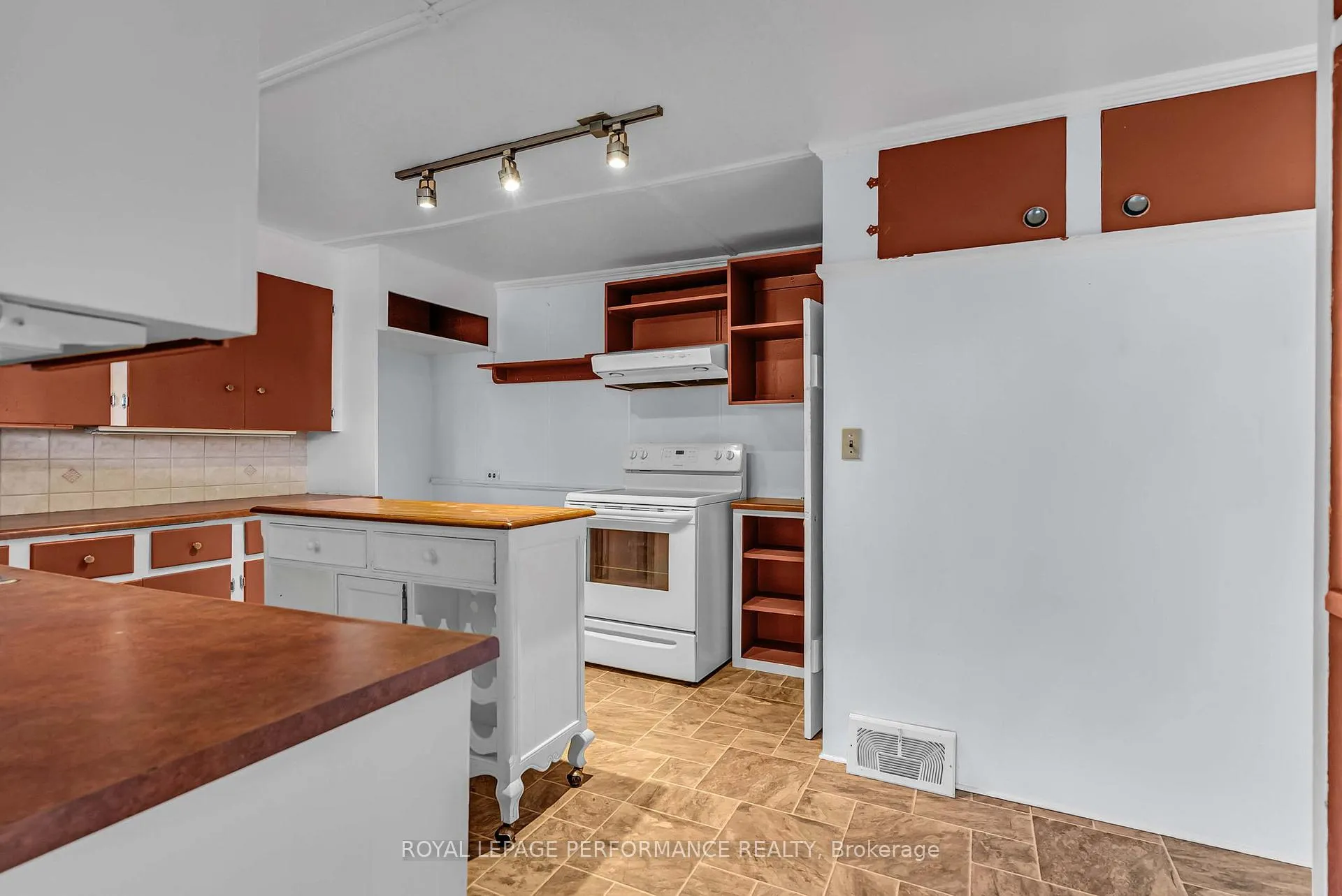 Photo 29 of 115 Fifth Street E, Cornwall — HOMEH
