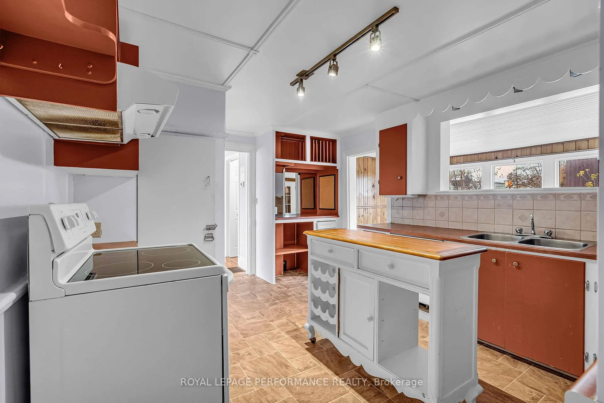 Photo 32 of 115 Fifth Street E, Cornwall — HOMEH