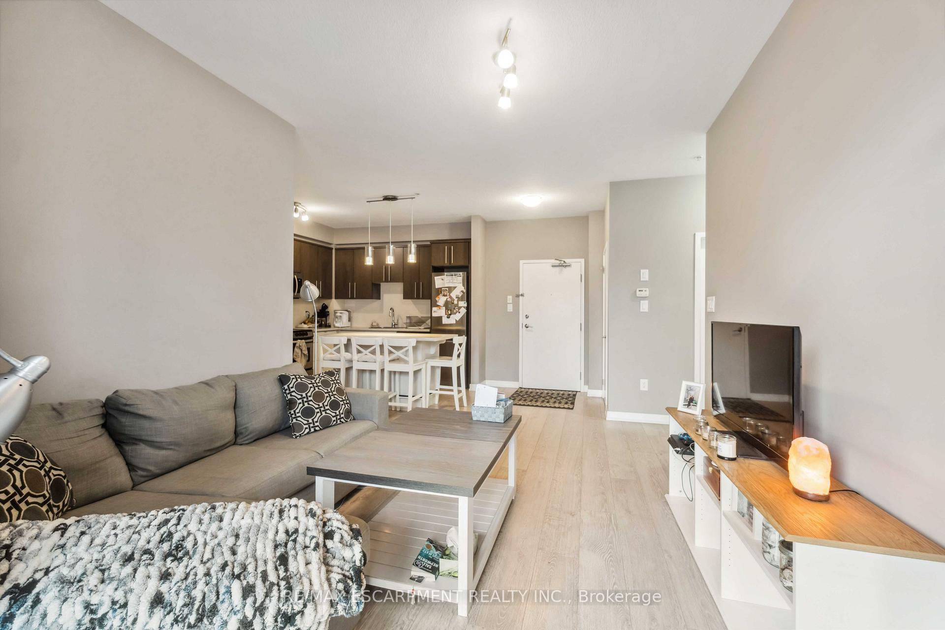 Photo 16 of Unit 208, 520 North Service Road, Grimsby, Grimsby Beach — HOMEH