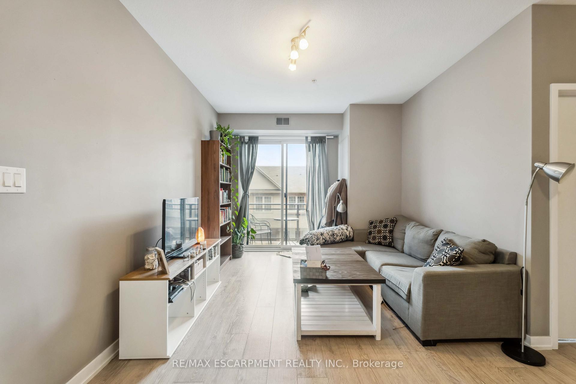 Photo 17 of Unit 208, 520 North Service Road, Grimsby, Grimsby Beach — HOMEH