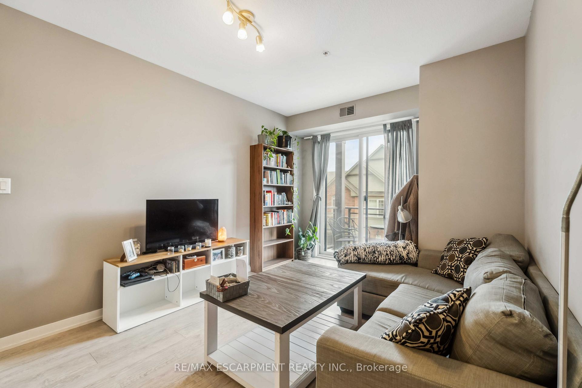 Photo 18 of Unit 208, 520 North Service Road, Grimsby, Grimsby Beach — HOMEH