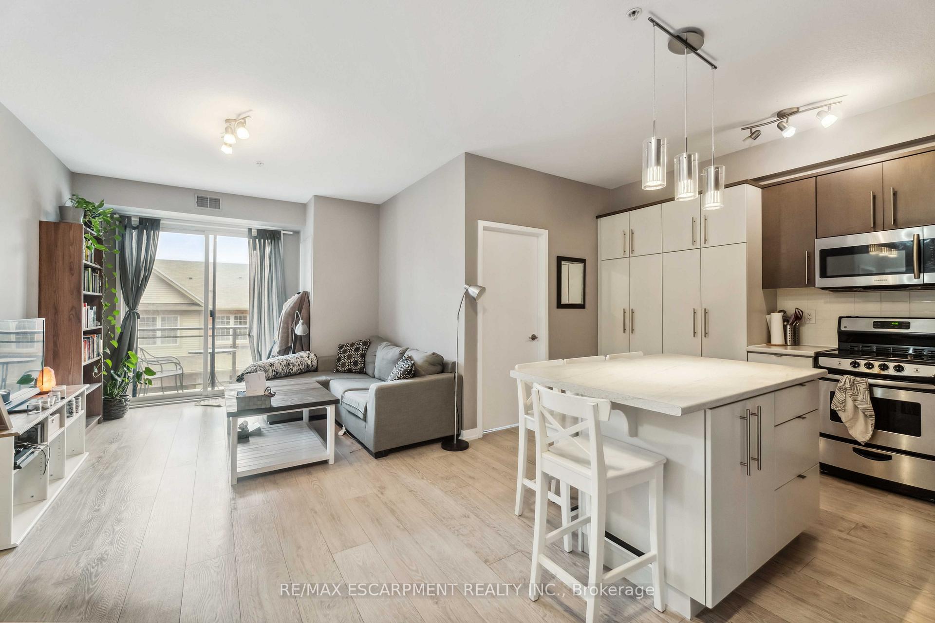 Photo 19 of Unit 208, 520 North Service Road, Grimsby, Grimsby Beach — HOMEH