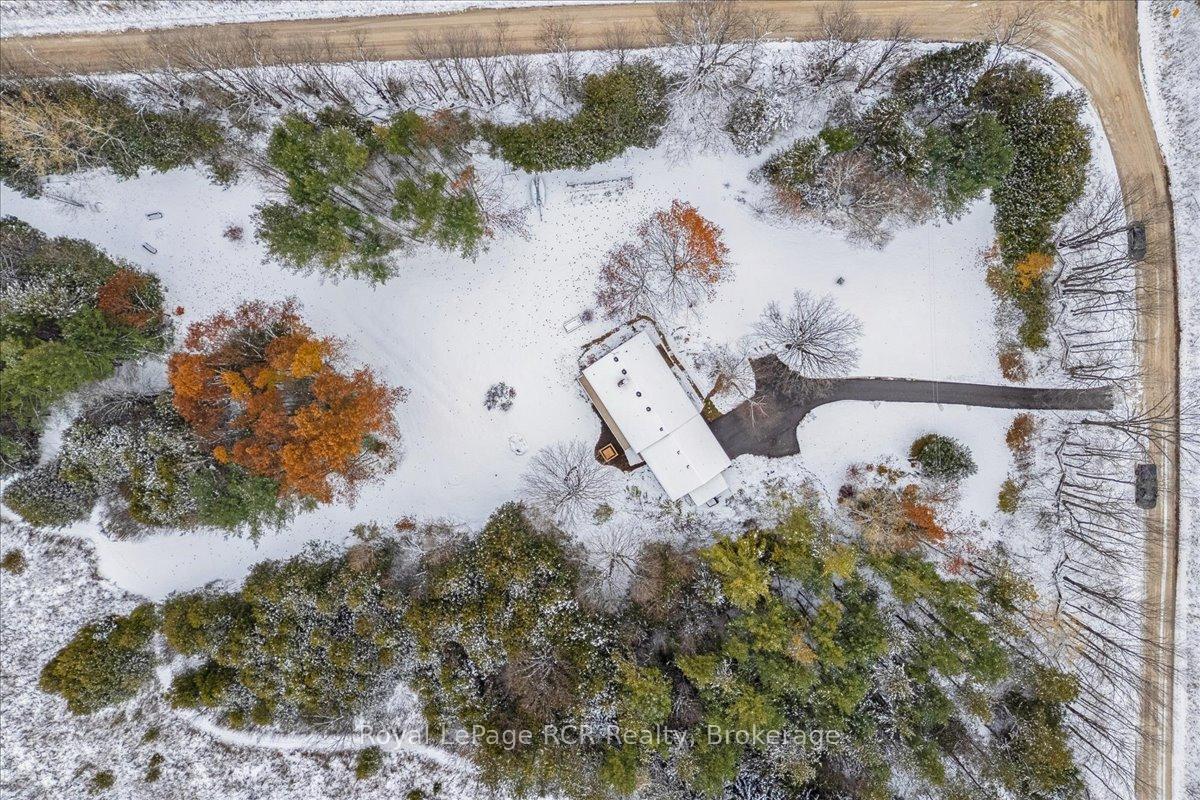 Photo 3 of 202 Gore Crescent, Chatsworth — HOMEH