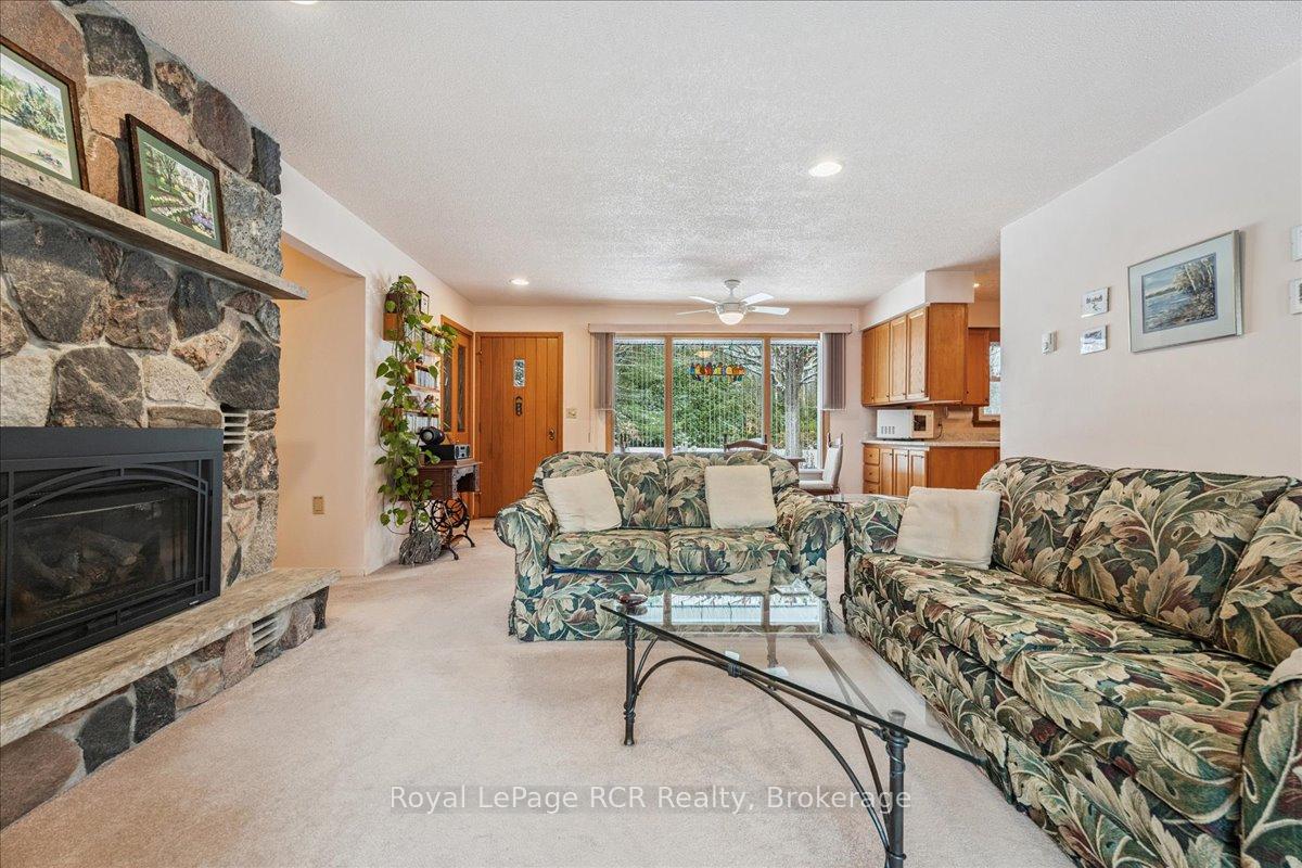 Photo 16 of 202 Gore Crescent, Chatsworth — HOMEH