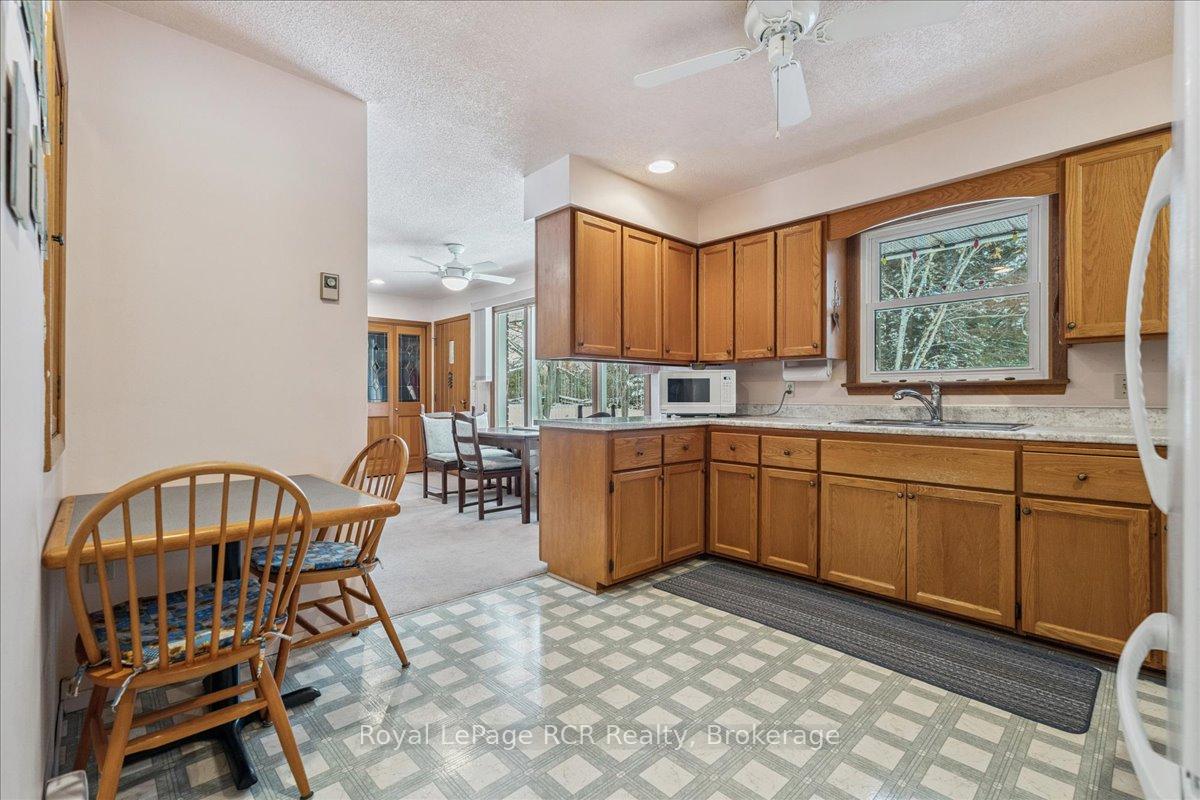 Photo 12 of 202 Gore Crescent, Chatsworth — HOMEH
