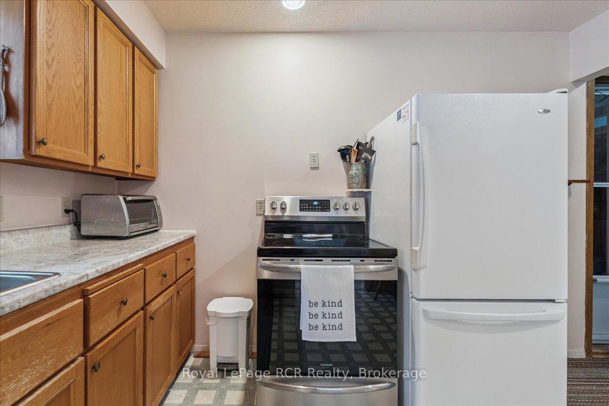 Photo 15 of 202 Gore Crescent, Chatsworth — HOMEH