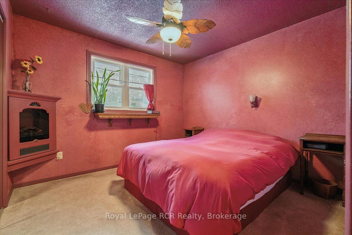 Photo 22 of 202 Gore Crescent, Chatsworth — HOMEH