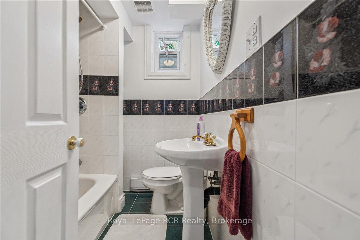 Photo 32 of 202 Gore Crescent, Chatsworth — HOMEH