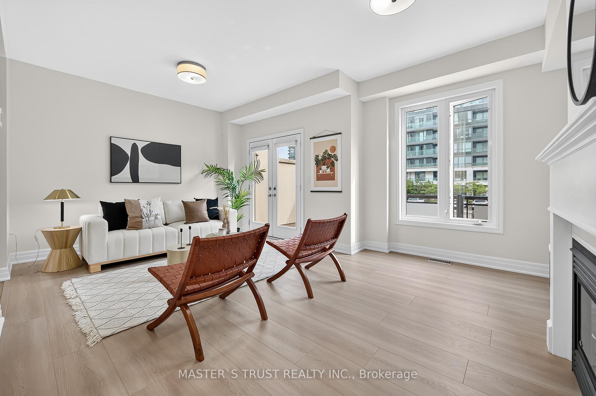 Photo 5 of 27 Beverley Glen Boulevard, Vaughan, Beverley Glen — HOMEH