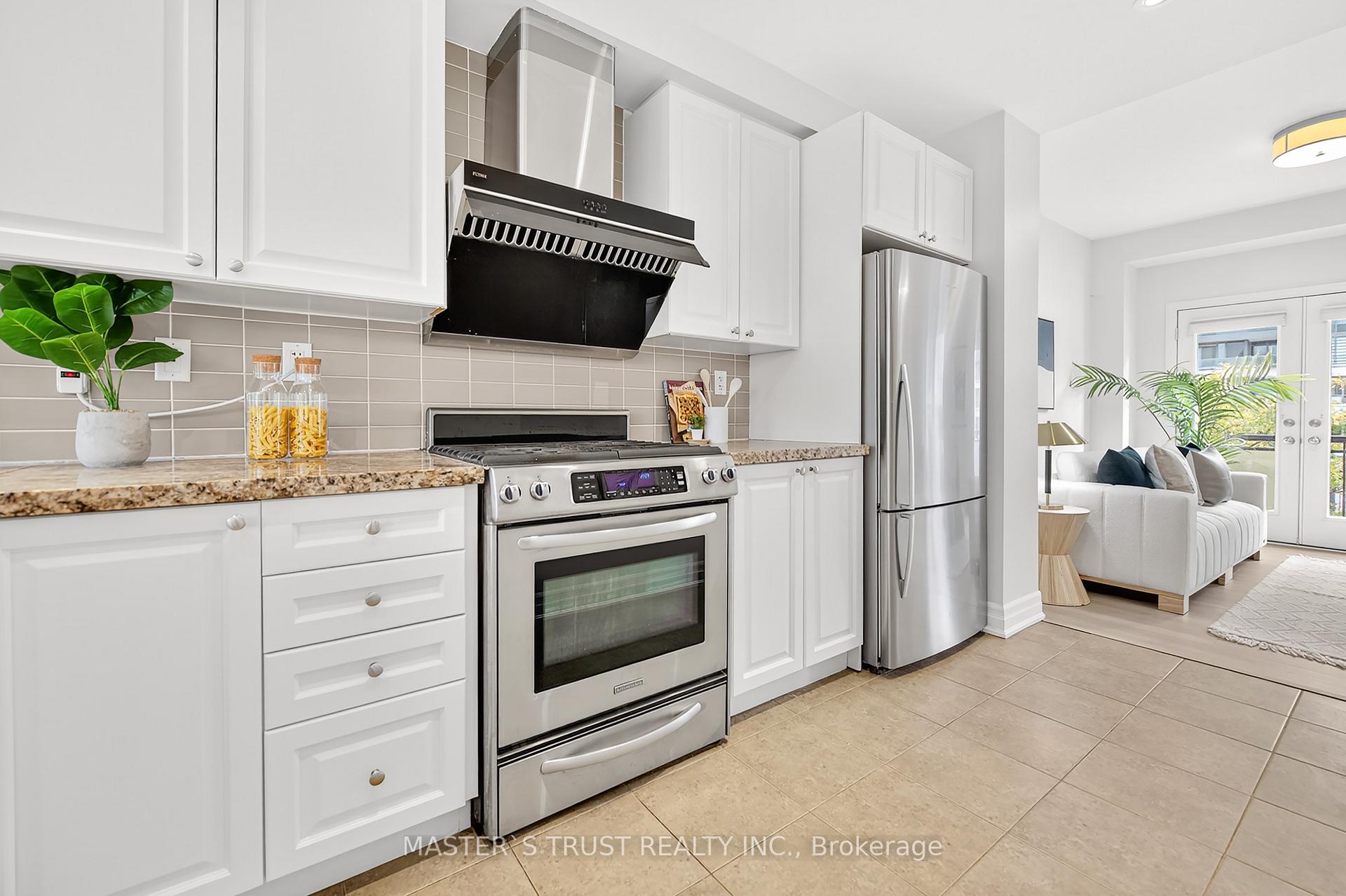 Photo 8 of 27 Beverley Glen Boulevard, Vaughan, Beverley Glen — HOMEH