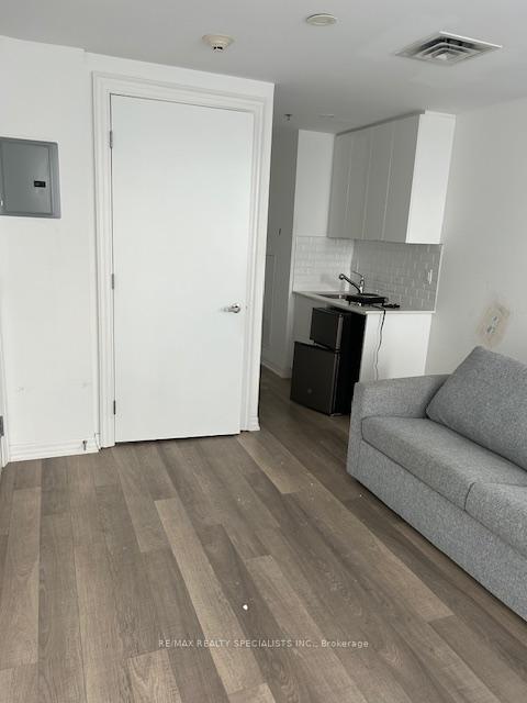 Photo 4 of Unit 211, 560 North Service Road, Grimsby, Grimsby Beach — HOMEH