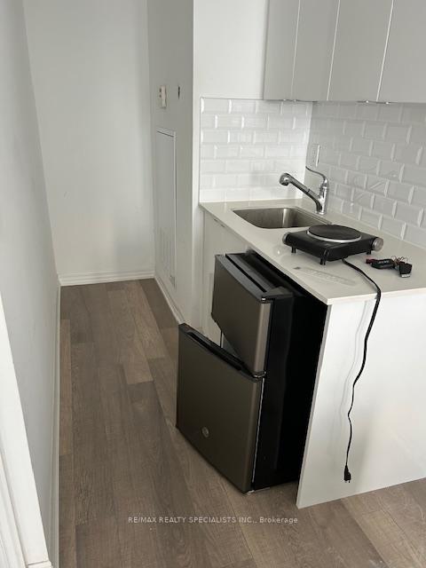 Photo 5 of Unit 211, 560 North Service Road, Grimsby, Grimsby Beach — HOMEH