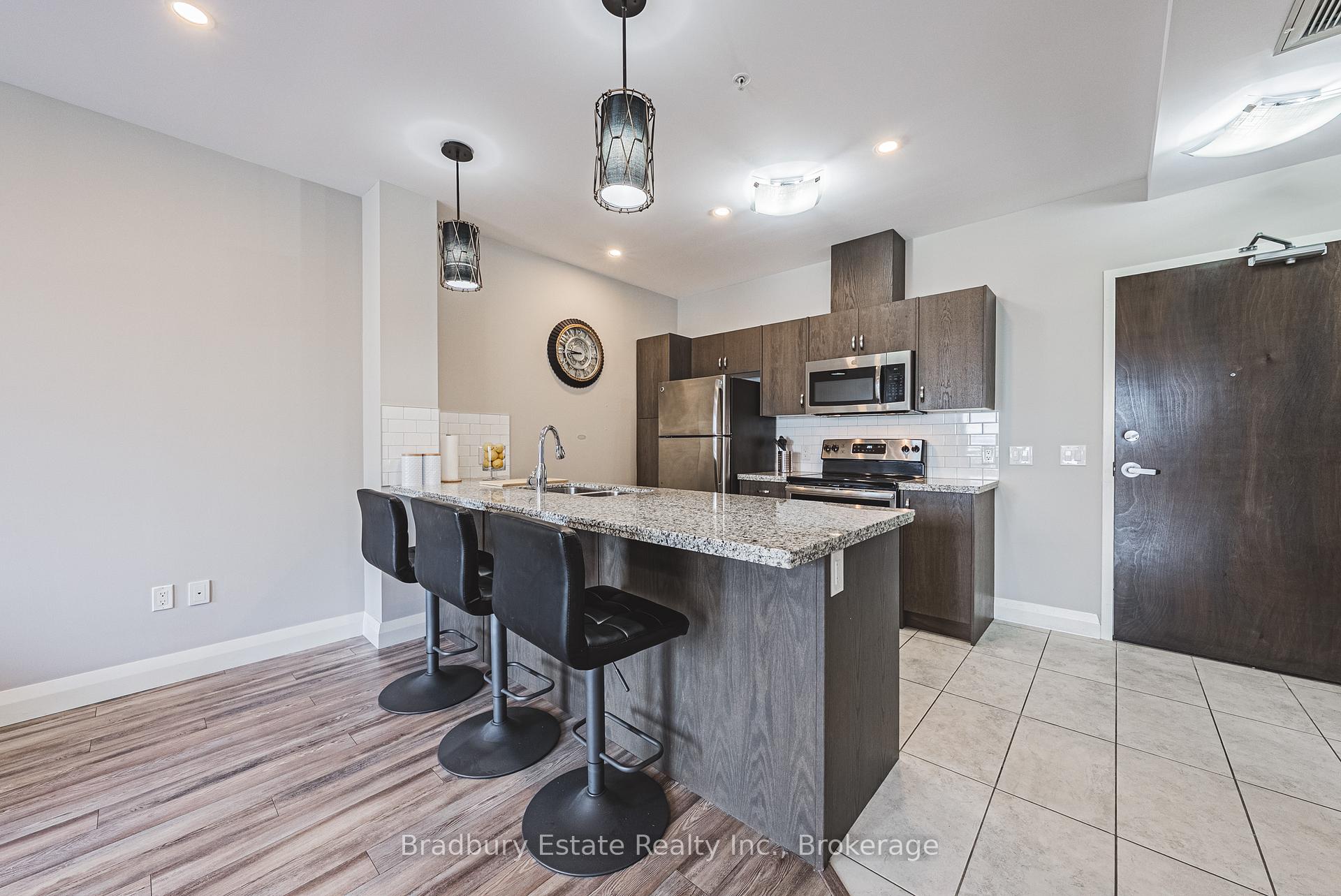 Photo 10 of Unit 819, 118 King Street E, Hamilton, Beasley — HOMEH
