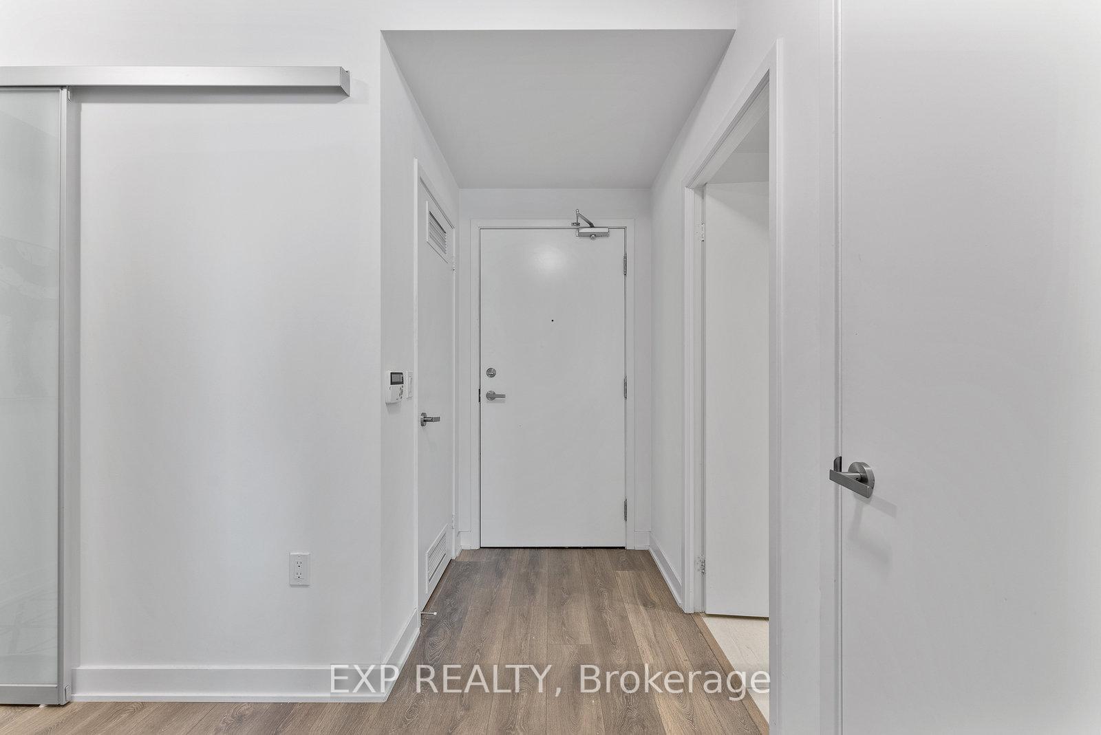 Photo 2 of Unit 2011, 99 Broadway Avenue, Toronto, Mount Pleasant West — HOMEH