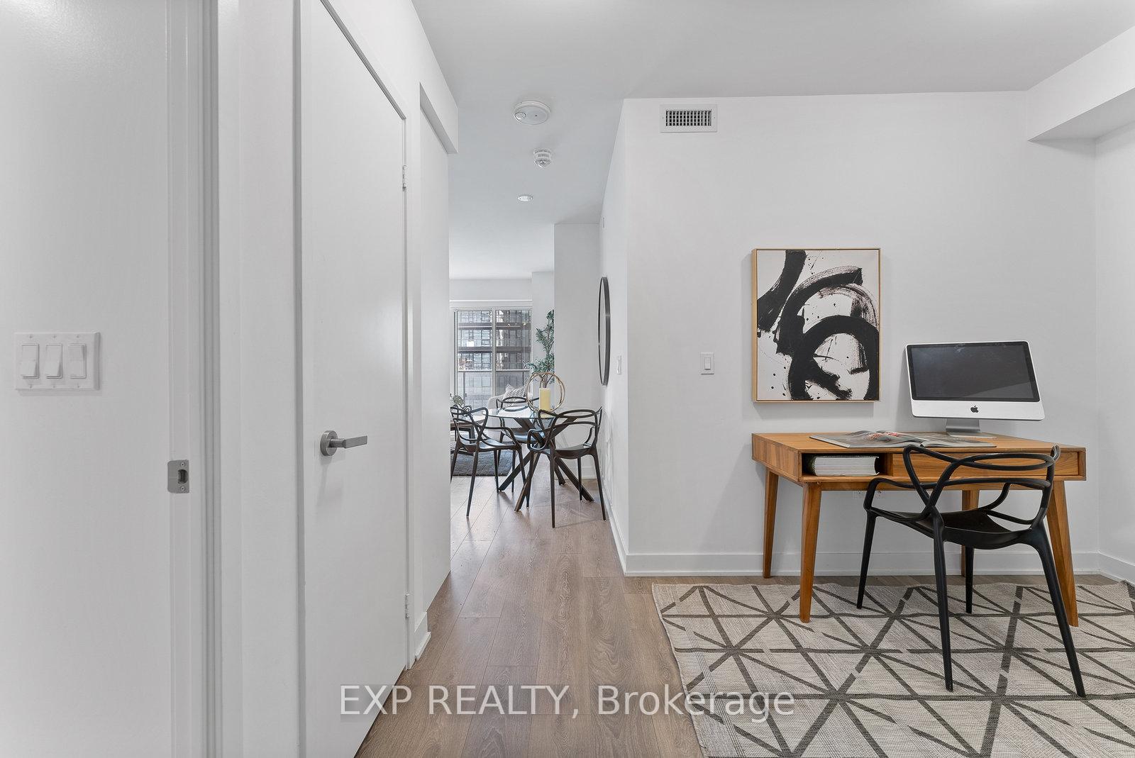 Photo 3 of Unit 2011, 99 Broadway Avenue, Toronto, Mount Pleasant West — HOMEH