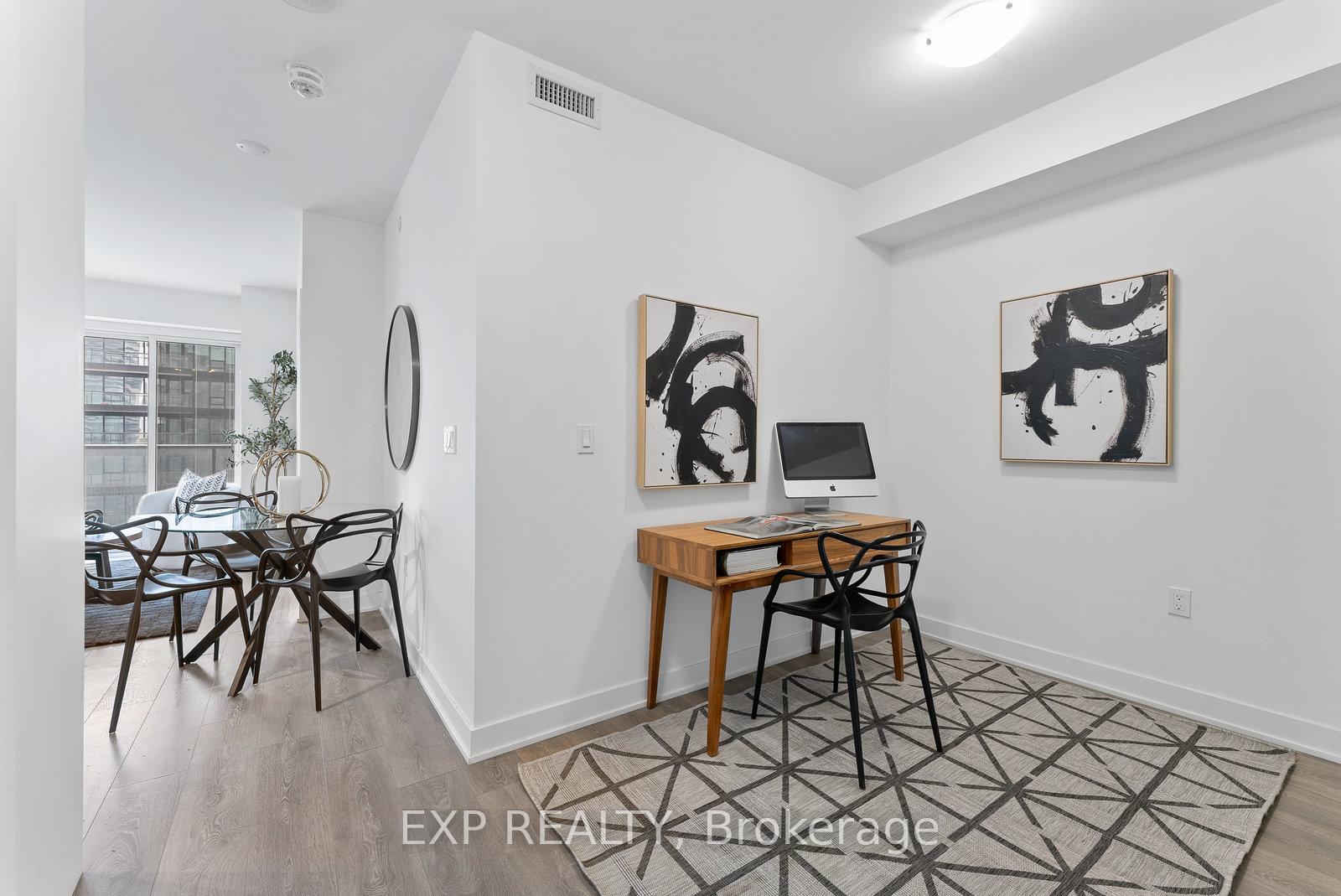 Photo 4 of Unit 2011, 99 Broadway Avenue, Toronto, Mount Pleasant West — HOMEH
