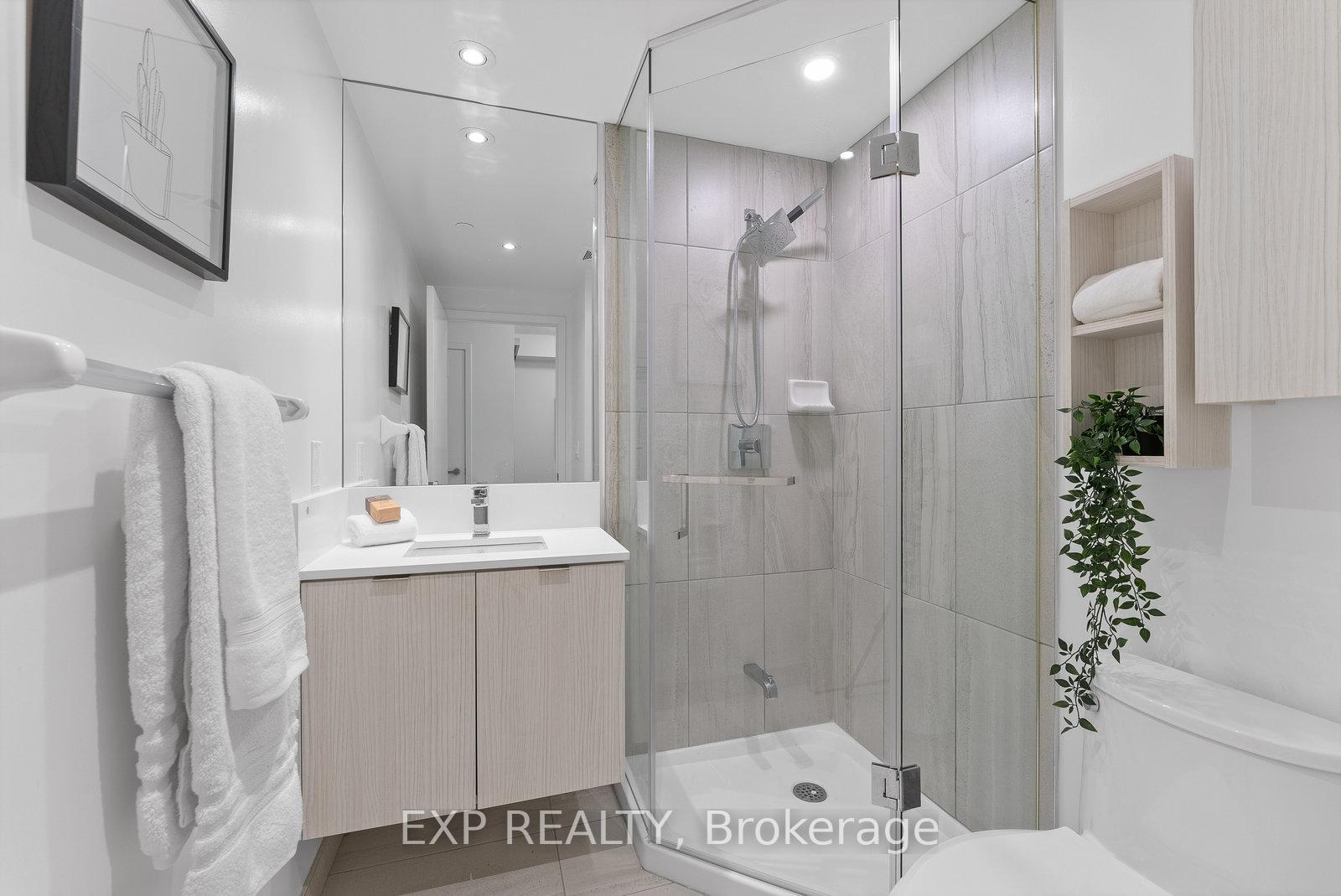 Photo 7 of Unit 2011, 99 Broadway Avenue, Toronto, Mount Pleasant West — HOMEH