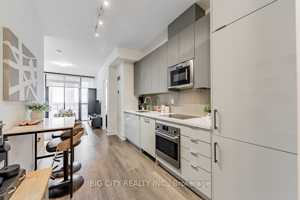 Photo 2 of Unit 1105, 2908 Highway 7, Vaughan, Vaughan Corporate Centre — HOMEH