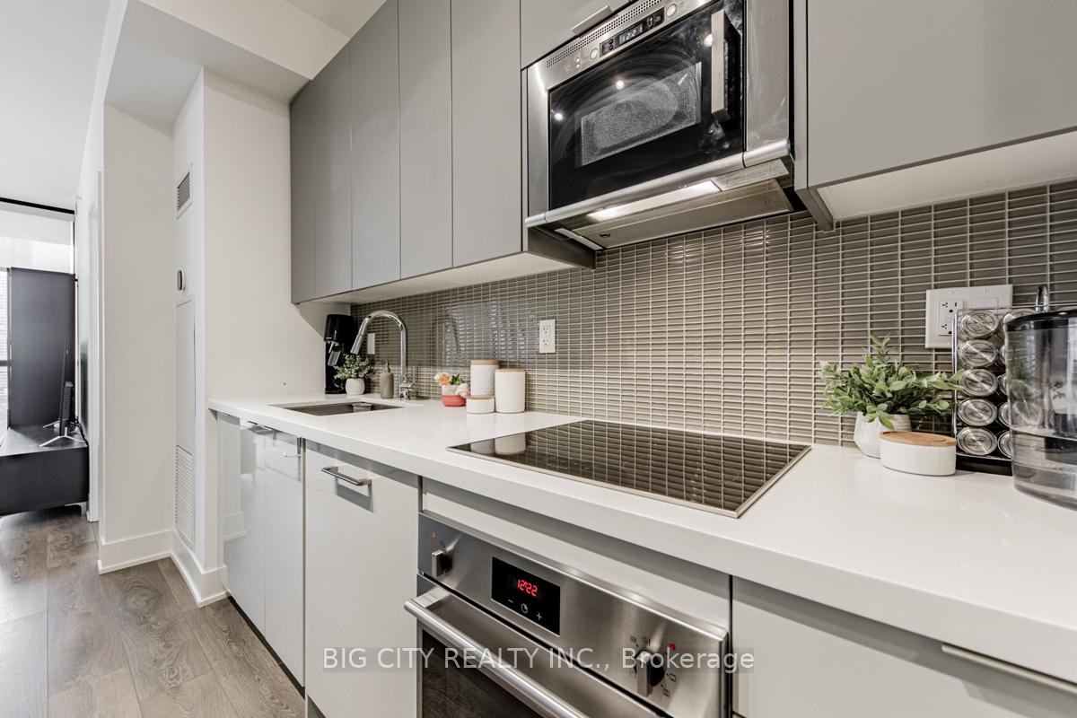 Photo 3 of Unit 1105, 2908 Highway 7, Vaughan, Vaughan Corporate Centre — HOMEH