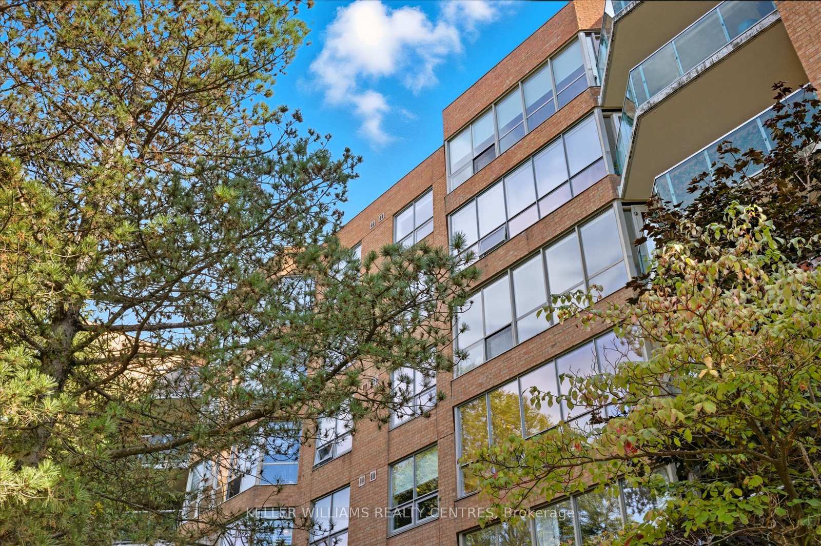 Photo 2 of Unit 619, 14924 Yonge Street, Aurora, Aurora Highlands — HOMEH