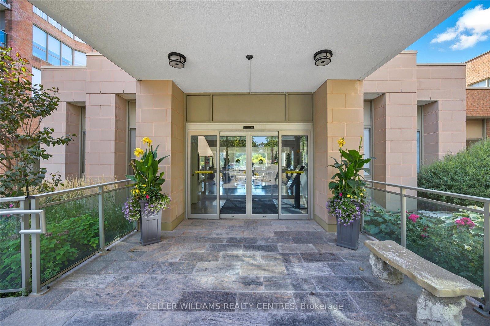 Photo 3 of Unit 619, 14924 Yonge Street, Aurora, Aurora Highlands — HOMEH