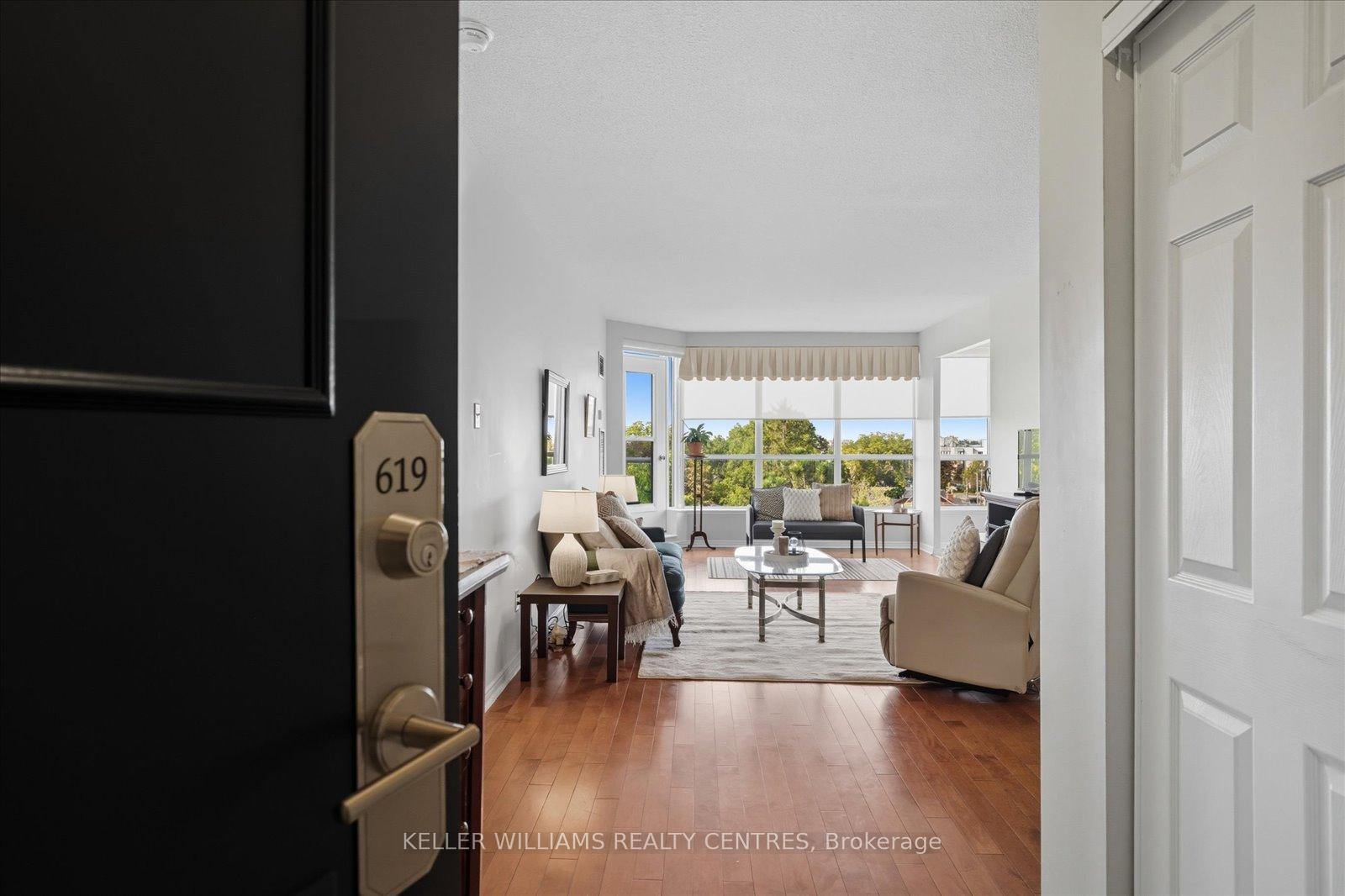 Photo 8 of Unit 619, 14924 Yonge Street, Aurora, Aurora Highlands — HOMEH