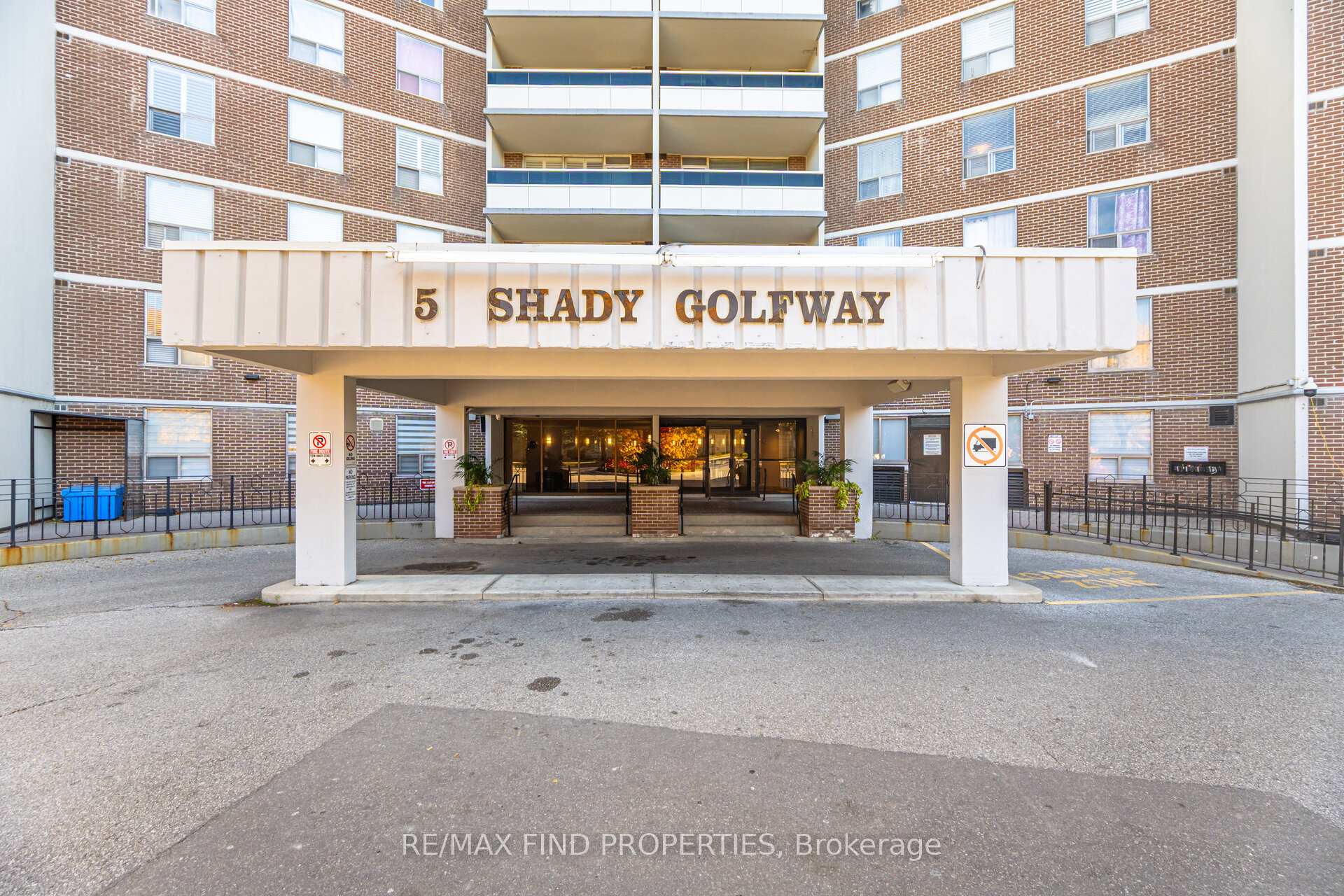 Photo 2 of Unit 301, 5 Shady Golfway, Toronto, Flemingdon Park — HOMEH